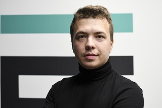 Na archívnej snímke bieloruský novinár a opozičný aktivista Raman Pratasevič.