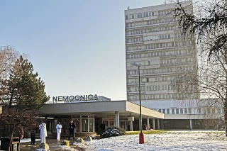 V Univerzitnej nemocnici Bratislava majú podľa zamestnancov problém s vydávaním potvrdení.