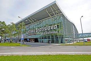 Bratislavské letisko znížilo počet zamestnancov.