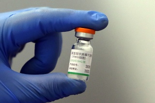 Ampulka s vakcínou od čínskej firmy Sinopharm.