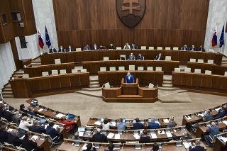 Poslanci počas rokovania 28. schôdze Národnej rady SR