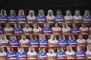 Na snímke makety divákov v zápase základnej A-skupiny Bielorusko - Slovensko.