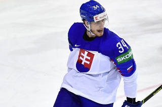 Na snímke hokejista Peter Cehlárik (Slovensko) sa teší z gólu.