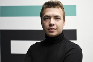 Na archívnej snímke bieloruský novinár a opozičný aktivista Raman Pratasevič.