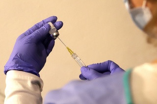 Prvé očkovanie proti ochoreniu COVID-19 v Rooseveltovej nemocnici v Banskej Bystrici 27. decembra 2020.