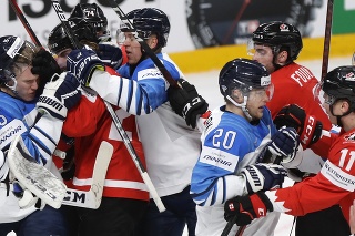 Zápas medzi Fínskom a Kanadou.