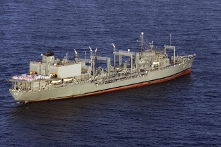 Najväčšia loď iránskych námorných síl sa po požiari potopila.