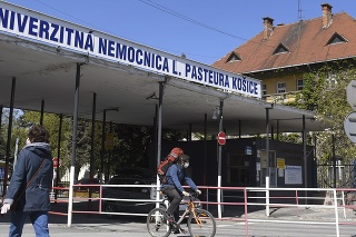 V Univerzitnej nemocnici Louisa Pasteura Košice pribúdajú pacienti s COVID-19 (archívne foto).