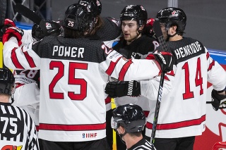 Kanadskí hokejisti sa na MS v Lotyšsku radujú z gólu