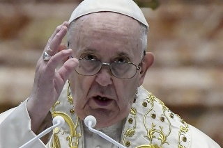 Pápež vyzval na spravodlivú distribúciu vakcín a ukončenie konfliktov vo svete.