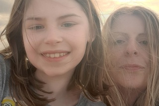Nikki Halkerston a jej 9-ročná dcérka Melissa s unikátnym nálezom.