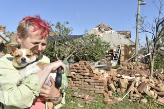 Tornádo a silné búrky na južnej Morave si vyžiadali najmenej štyri obete, stovky ranených a obrovské škody.