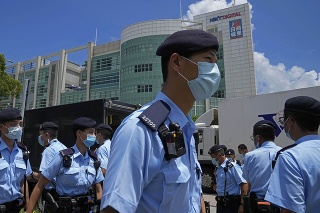 V Hongkongu zatkli ďalšieho redaktora zrušeného denníka Apple Daily.