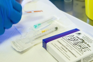 Krabička s ampulkami ruskej vakcíny Sputnik V proti ochoreniu Covid-19.