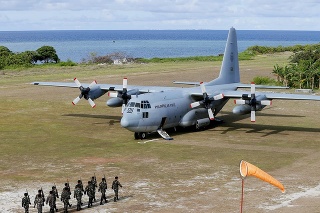 Na archívnej snímke z roku 2017 vojenské lietadlo typu C-130.