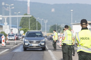Od 5. júla bude Slovensko v druhej fáze, ktorá zavádza intenzívne kontroly na hraniciach v určených časoch. (ilustračné foto)