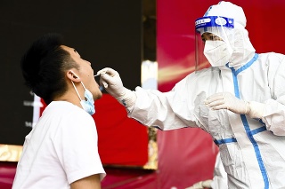 V Číne pribudlo najviac infikovaných koronavírusom od konca januára. 