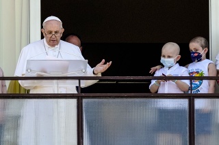Pápež František vystúpil na verejnosti prvýkrát po operácii hrubého čreva.