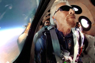 Branson sa stal prvým miliardárom-astronautom
