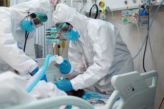 Hospital COVID
Healthcare workers during an intubation procedure to a COVID patient