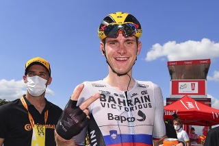 Slovinský cyklista Matej Mohorič z tímu Bahrain-sa teší po výhre na Tour de France. 
