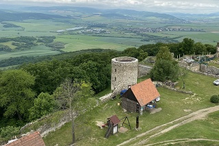 Hrad Šariš je z 13. storočia a patrí k najrozsiahlejším stredovekým hradom na Slovensku.