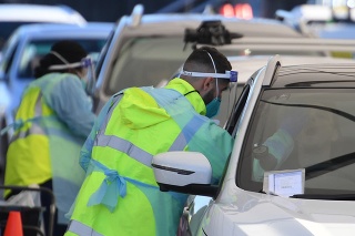 V Sydney zaviedli lockdown z dôvodu nárastu počtu prípadov v ohnisku.