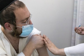 Izrael ohlásil smelé očkovacie plány.