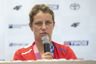 Na snímke olympijská víťazka v streľbe na XXXII. letných OH v Tokiu Zuzana Rehák Štefečeková počas tlačovej konferencie po návrate do vlasti.