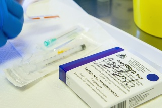 Krabička s ampulkami ruskej vakcíny Sputnik V proti ochoreniu Covid-19.