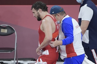 Na snímke vľavo slovenský reprezentant v zápasení voľným štýlom Boris Makojev s trénerom.