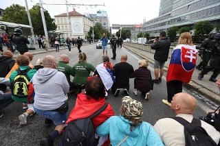 Zábery z protestu v Bratislave.