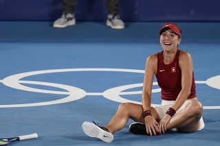 Švajčiarska tenistka so slovenskými koreňmi Belinda Benčičová získala zlato po výhre vo finále ženskej dvojhry nad Češkou Markétou Vondroušovou na OH2020 v Tokiu.