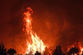 Na ostrove Evia zúria požiare najmä v jeho severnej časti.