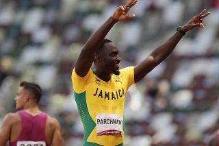 Na snímke jamajský šprintér Hansle Parchment oslavuje zlatú medailu na 110 m prekážok.