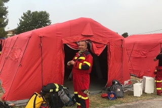 Slovenskí hasiči bojujúci s požiarmi v Grécku dnes hasia lokálne ohniská a chránia dôležité objekty v meste Avgaria. 