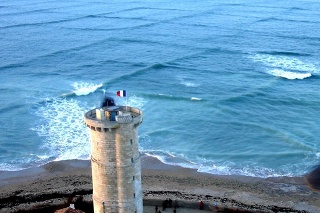 Štvorcové vlny možno vidieť vo Francúzsku na Isle de Ré.