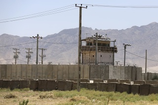 Na archívnej snímke z 25. júna 2021 vojenská základňa v afganskom Bagráme.