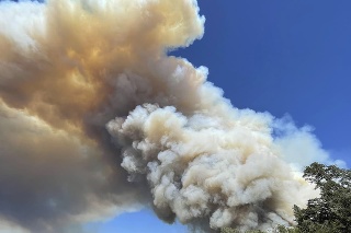 S lesným požiarom bojuje na západe USA vyše 20 000 hasičov.