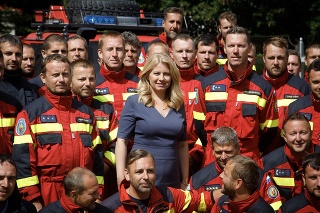 Prezidentka Čaputová prijala v Prezidentskej záhrade členov hasičského a záchranného zboru, ktorí zasahovali v Grécku.