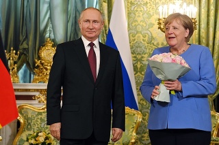 Merkelová priletela do Moskvy, rokuje s Putinom.