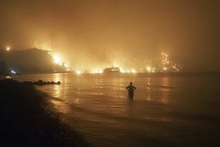 V Grécku horia od začiatku augusta stovky požiarov. 