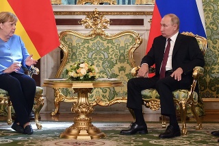Merkelová počas návštevy Moskvy diskutovala s Putinom.