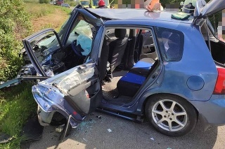 Čelná zrážka dvoch áut v Michalovskom okrese si vyžiadala jednu obeť.