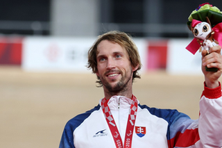 Slovensko získalo na paralympijských hrách v Tokiu prvú medailu. Vybojoval ju paracyklista Jozef Metelka.