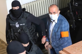 Špecializovaný trestný súd v Banskej Bystrici rozhodoval o predĺžení väzby Kajetána Kičuru. 