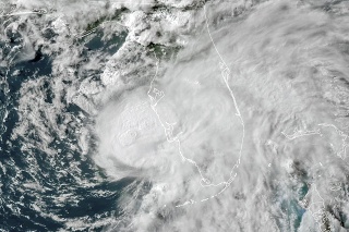 Tropická búrka Elsa prechodne zosilnela na hurikán a mieri k Floride.
