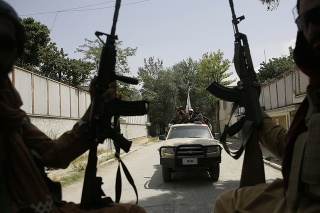 Bojovníci Talibanu v Kábule.