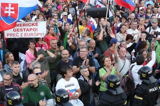 V Bratislave protestovali nespokojní Slováci. 
