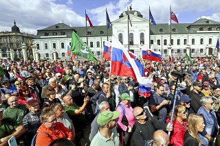 V Bratislave sa protesty vyostrovali každou minútou.